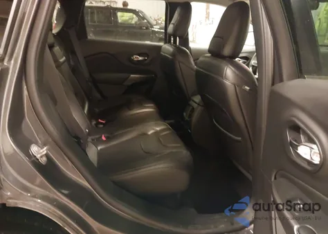 2019 Jeep Cherokee Latitude Plus 4X4 z USA, uszkodzony, nr VIN 1C4PJMLX5KD156249